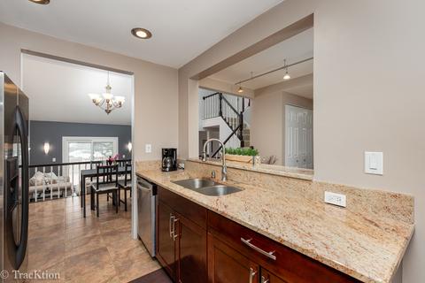 665 Darien Ct, Hoffman Estates, IL 60169 photo 4
