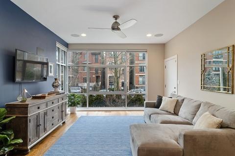 2038 W Crystal St #1, Chicago, IL 60622 photo 2