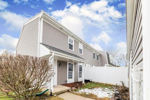 1285 Wandsworth Cir, Roselle, IL 60172 photo 1