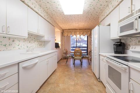 2020 Chestnut Ave #106, Glenview, IL 60025 photo 6