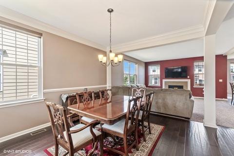 1212 Falcon Ridge Dr, Elgin, IL 60124 photo 2