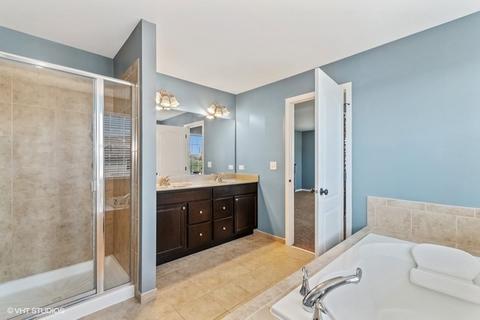 1212 Falcon Ridge Dr, Elgin, IL 60124 photo 10