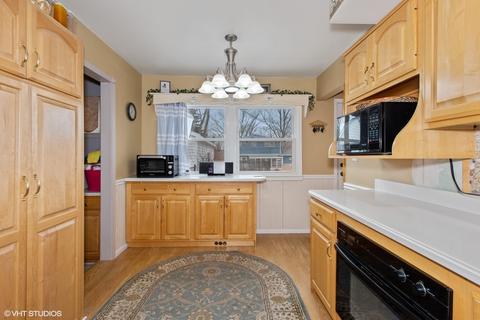 80 Des Plaines Ln, Hoffman Estates, IL 60169 photo 7