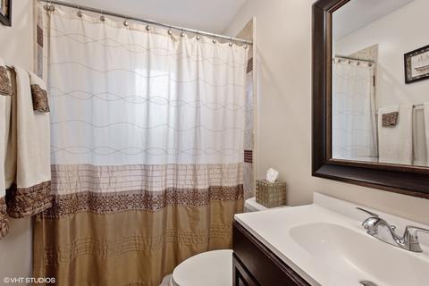 80 Des Plaines Ln, Hoffman Estates, IL 60169 photo 9