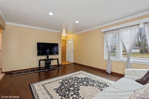 80 Des Plaines Ln, Hoffman Estates, IL 60169 photo 4