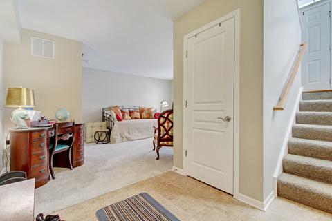 2446 Emily Ln, Elgin, IL 60124 photo 4