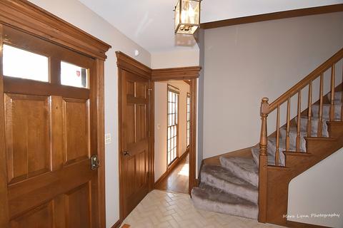 696 Grange Ct, Wheaton, IL 60189 photo 3