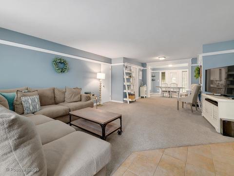 227 S Summit St, Wheaton, IL 60187 photo 2