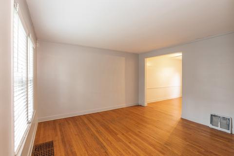 10919 S Artesian Ave, Chicago, IL 60655 photo 2
