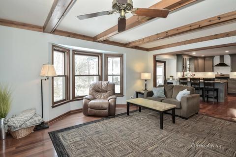 1310 Surrey Ln, Algonquin, IL 60102 photo 2