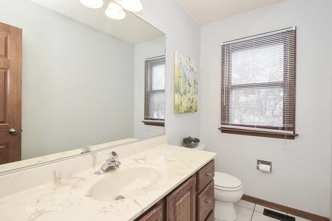 1310 Surrey Ln, Algonquin, IL 60102 photo 8