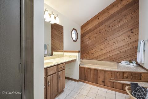 1310 Surrey Ln, Algonquin, IL 60102 photo 10