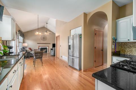 11621 S Olympic Ln, Plainfield, IL 60585 photo 7