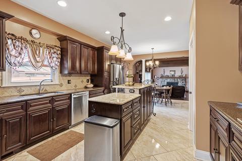 692 Diane Ave, Elgin, IL 60123 photo 7