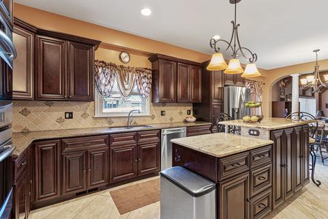 692 Diane Ave, Elgin, IL 60123 photo 9