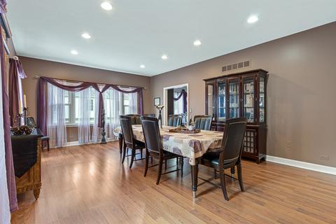 692 Diane Ave, Elgin, IL 60123 photo 4