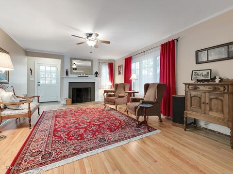 207 S Prospect St, Wheaton, IL 60187 photo 3