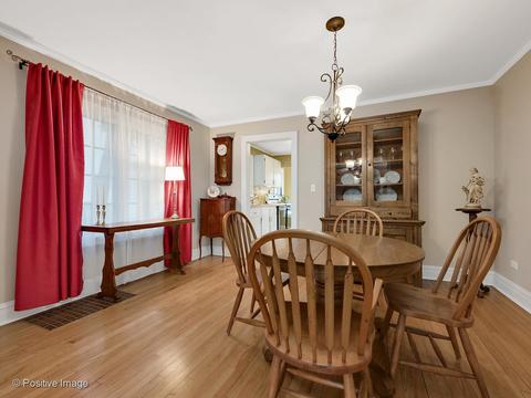 207 S Prospect St, Wheaton, IL 60187 photo 4