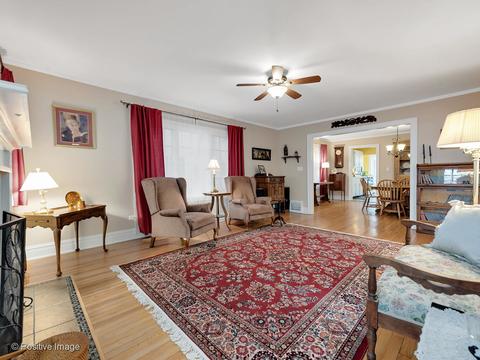 207 S Prospect St, Wheaton, IL 60187 photo 2