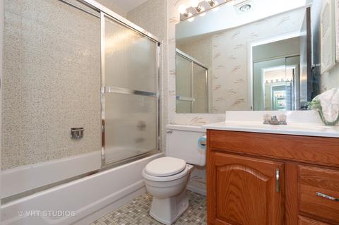 549 Greystone Ln #A2, Wheeling, IL 60090 photo 9