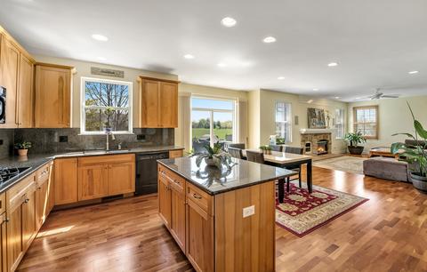 3045 Bridgeham St, Elgin, IL 60124 photo 7