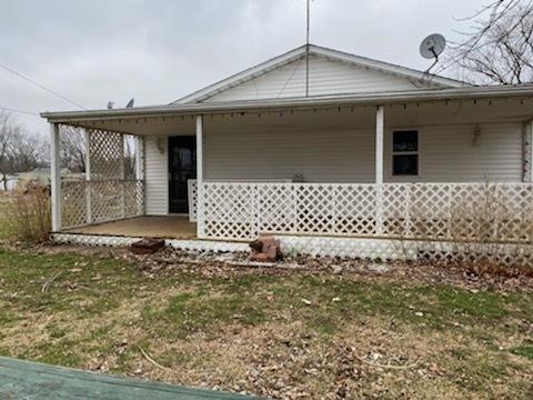 201 N Vine St, Camargo, IL 61919 photo 2