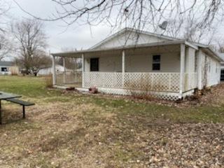 201 N Vine St, Camargo, IL 61919 photo 1