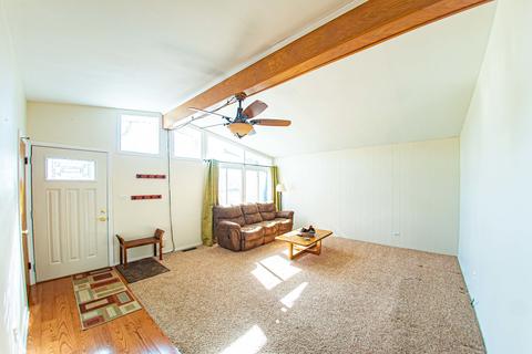 16 W Manchester Dr, Wheeling, IL 60090 photo 3