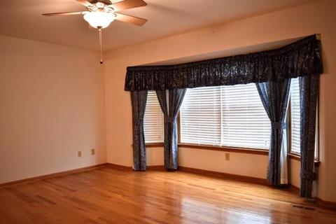 931 Foxpointe Dr, Sycamore, IL 60178 photo 9
