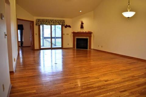 931 Foxpointe Dr, Sycamore, IL 60178 photo 7