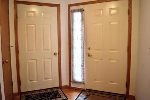 931 Foxpointe Dr, Sycamore, IL 60178 photo 5
