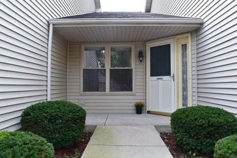 931 Foxpointe Dr, Sycamore, IL 60178 photo 3