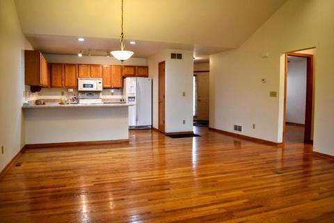931 Foxpointe Dr, Sycamore, IL 60178 photo 17