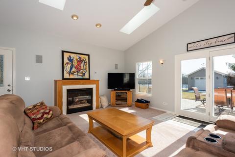 266 Shawnee Cir, Bartlett, IL 60103 photo 11