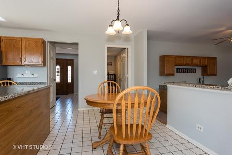 266 Shawnee Cir, Bartlett, IL 60103 photo 9