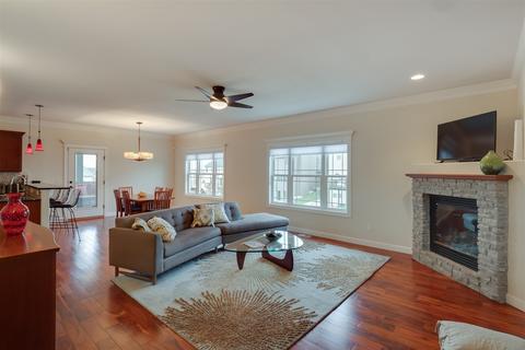 4 Kerry Hall Ct, Bloomington, IL 61705 photo 8