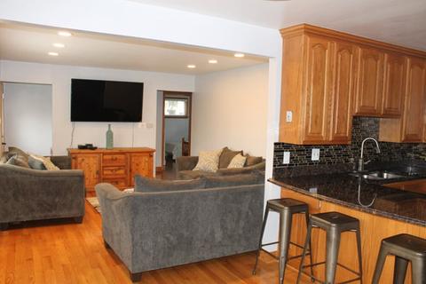 210 Aster Ln, Hoffman Estates, IL 60169 photo 5
