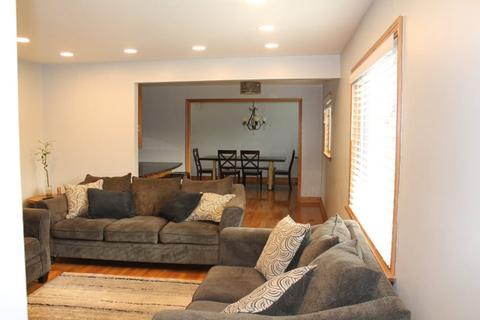 210 Aster Ln, Hoffman Estates, IL 60169 photo 3