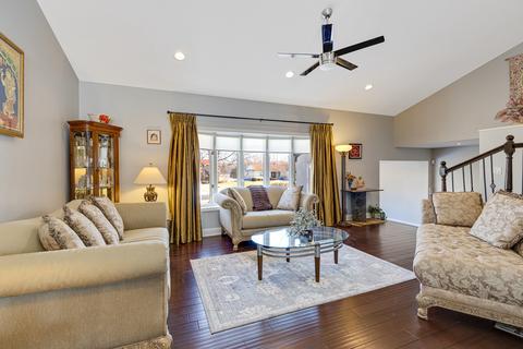 722 Braintree Ln, Bartlett, IL 60103 photo 5