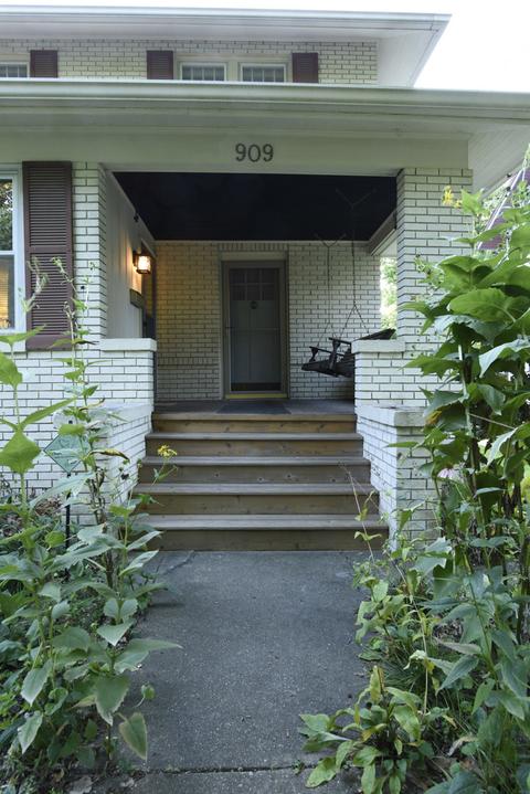 909 Broadway Ave, Normal, IL 61761 photo 2