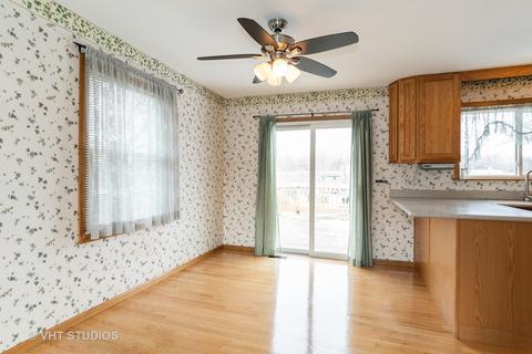1040 Nottingham Ln, Hoffman Estates, IL 60169 photo 4