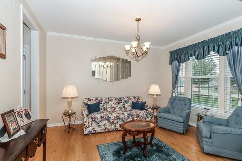 4231 Whitehall Ln, Algonquin, IL 60102 photo 2