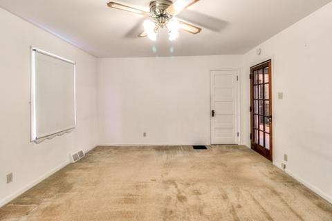 148 S Sangamon St, Bement, IL 61813 photo 7