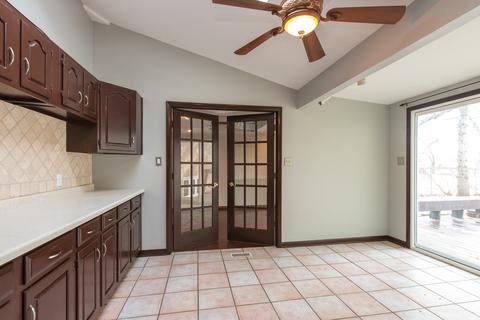821 Forest Ct, Bartlett, IL 60103 photo 10