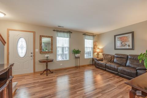 784 Symphony Dr, Aurora, IL 60504 photo 3