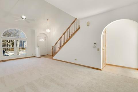 1529 Diamond Dr, Hoffman Estates, IL 60192 photo 9