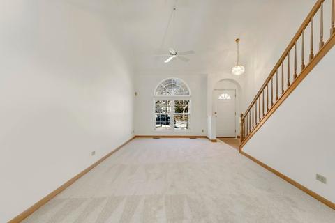 1529 Diamond Dr, Hoffman Estates, IL 60192 photo 10