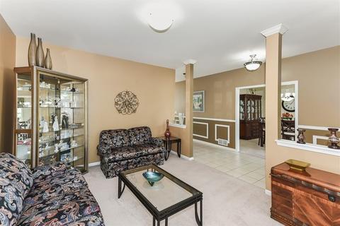 1433 Blume Dr, Elgin, IL 60124 photo 2