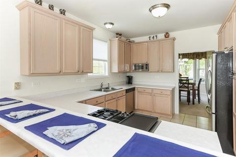 1433 Blume Dr, Elgin, IL 60124 photo 4