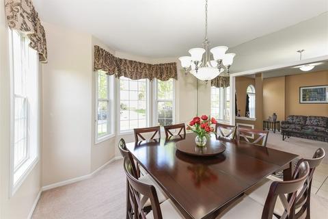 1433 Blume Dr, Elgin, IL 60124 photo 8